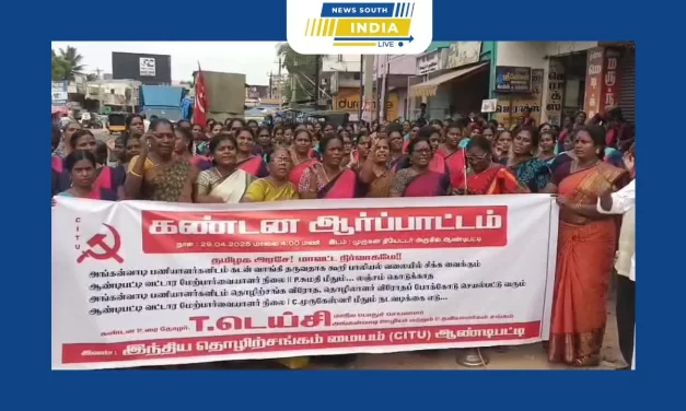 அங்கன்வாடி பணியாளர்களை பாலியல் தொழிலில் ஈடுபட வட்டார மேற்பார்வையாளர்கள் வலியுறுத்துவதாக புகார் கூறி ஆண்டிப்பட்டியில் அங்கன்வாடி பணியாளர்கள் தர்ணா போராட்டம்