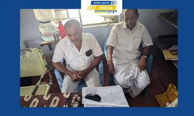 அருப்புக்கோட்டை அருகே வதுவார்பட்டி கிராமத்தில் விவசாயியிடம் நான்கு மால் அளந்து சான்றிதழ் வழங்குவதற்காக ரூபாய் 5,000 லஞ்சம் பெற்ற விஏஓ இப்ராஹிம் தலையாரி சிங்காரம் இருவர் கைது