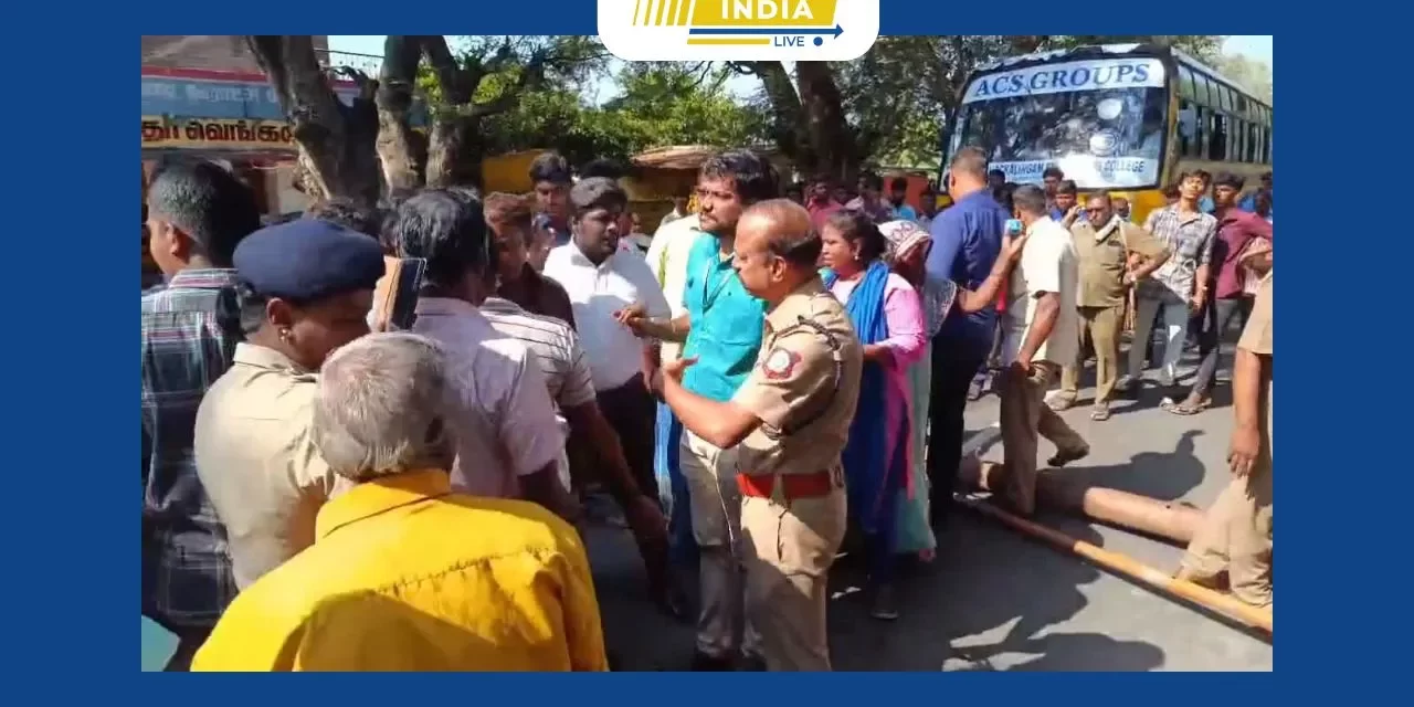 ஊணை வாணியம்பாடி பகுதியிலேயே ஊராட்சியில் விஏஓ அலுவலகம், பஞ்சாயத்து அலுவலகம் மற்றும் ரேசன் கடை கட்ட கோரியும் சுமார் 80 க்கும் மேற்பட்ட கிராம மக்கள் அணைகட்டில் இருந்து ஒடுக்கத்தூர் செல்லும் சாலையில் மறியல் போராட்டத்தில் ஈடுபட்டுள்ளனர்.
