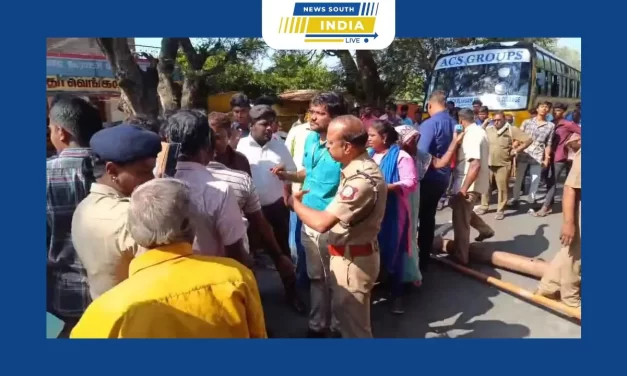 ஊணை வாணியம்பாடி பகுதியிலேயே ஊராட்சியில் விஏஓ அலுவலகம், பஞ்சாயத்து அலுவலகம் மற்றும் ரேசன் கடை கட்ட கோரியும் சுமார் 80 க்கும் மேற்பட்ட கிராம மக்கள் அணைகட்டில் இருந்து ஒடுக்கத்தூர் செல்லும் சாலையில் மறியல் போராட்டத்தில் ஈடுபட்டுள்ளனர்.