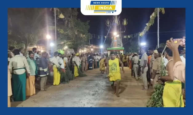 திருப்பூர் மாவட்டம் பெருமாநல்லூர் கொண்டத்து காளியம்மன் கோவிலில் பங்குனி மாதம் குண்டம் திருவிழா 50,000 – க்கும் மேற்பட்டபக்தர்கள் நீண்ட வரிசையில் காத்திருந்து60 அடி நீளம் உடைய குண்டத்தில்இறங்கி நேர்த்திக்கடன் செலுத்தி அம்மனை வழிபட்டனர்