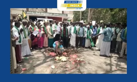 திண்டிவனம் சார் ஆட்சியர் அலுவலகத்தில் தர்பூசணி பழம் சாப்பிடக் கூடாது என்று தவறான வதந்தி பரப்பிய உணவு பாதுகாப்பு அதிகாரியை கைது செய்ய கோரி நூற்றுக்கும் மேற்பட்ட தர்பூசணி விவசாயிகள் ஊர்வலமாக வந்து சார் ஆட்சியர் அலுவலகத்தில் மனு அளித்தனர்