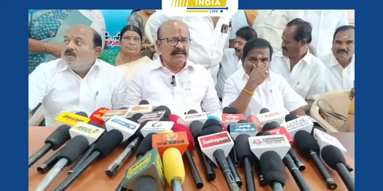அனைத்து மொழி பேசும் மக்களுக்கும் சமத்துவமாக விளங்கும் அதிமுக, ஊழல் என்ற சகதியில் திமுக மூழ்கி விட்டது என்று முன்னாள் துணை சபாநாயகர் பொள்ளாச்சி.வி. ஜெயராமன் பேட்டி.