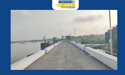 ஒசூர் அருகே கெலவரப்பள்ளி நீர்தேக்க அணையிலிருந்து பாசனத்திற்காக திறந்து விடப்படும் தொடர்ந்து துர்நாற்றத்துடன் நுரைப்பொங்கி செல்வதால் விவசாயிகள் கவலை அடைந்துள்ளனர்