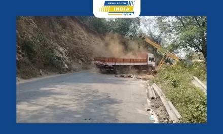 பர்கூர் முதலாவது கொண்டை ஊசி வளைவில் டாரஸ் லாரி கவிழ்ந்து விபத்து.