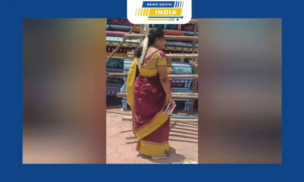 நெல்லையில் கோயில் மூலவர் விமானம் அருகே காலணியுடன் செயல் அலுவலர் நிற்கும் புகைப்படம் சமூக வலைதளத்தில் வைரல்:அறங்காவலர்கள் குழு மீது அதிகாரி புகார்