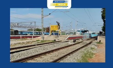 ஈரோட்டில் இருந்து திருச்சி செல்லும் ஃபாஸ்ட் பாசஞ்சர் ரயில்  கரூரிலேயே நிறுத்தப்பட்டதால் சுமார் ஒரு மணி நேரத்திற்கு மேலாக கைக்குழந்தையுடன் பயணிகள் அவதி கரூர் நிலைய மேலாளர் முற்றுகையிட்டு வாக்குவாதம்