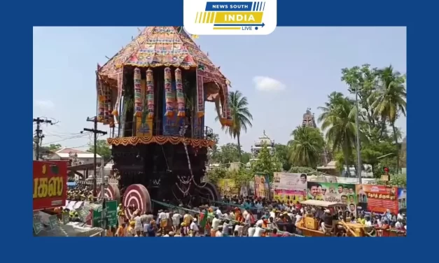 அவிநாசியில் பாடல் பெற்ற தலமான அவிநாசிலிங்கேசுவரர் கோயில் சித்திரைத் தேர்த்திருவிழாவில் தமிழகத்தின் மூன்றாவது மிகப்பெரிய தேரான அவிநாசிலிங்கேசுவரர் கோயில் பெரிய தேர் இழுக்கும் நிகழ்ச்சி நடைபெற்றது.