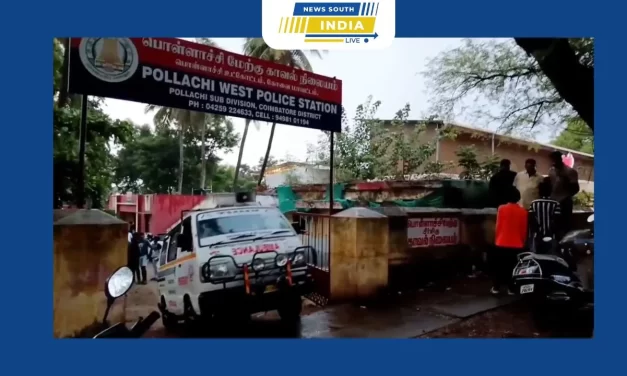 பொள்ளாச்சி பகுதியில் கல்லூரி மாணவரை காரில் கடத்திய மர்ம கும்பல் முக்கோண காதல் கதையில் சிக்கிய அப்பாவி மாணவன்.அப்பாவி மாணவனை சுமார் 13 கிலோ மீட்டர் தூரம் காரில் வைத்து நைய புடைத்தது.கல்லூரி மாணவர்கள் உட்பட 8 பேர் கைது.