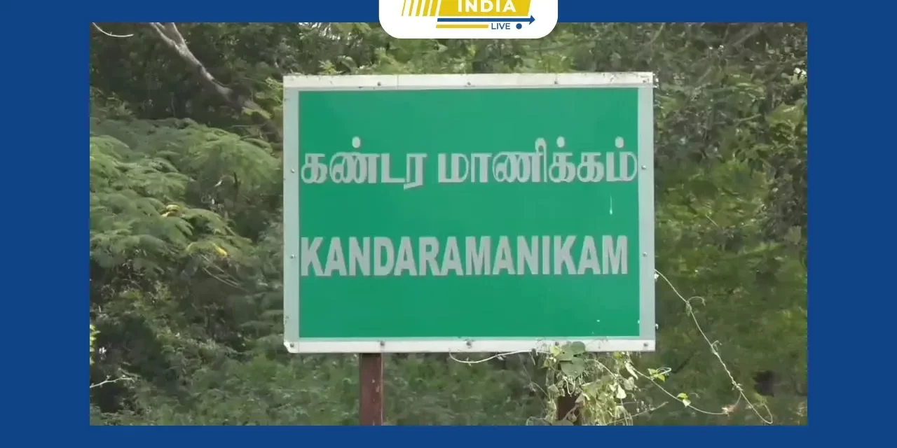 சிவகங்கை மாவட்டம் திருப்பத்தூர் அருகே நடைபெற்ற மீன் பிடித்திருவிழாவில் மீன்கள் கிடைக்காததால் ஏமாற்றத்துடன் சென்ற கிராம மக்கள்.