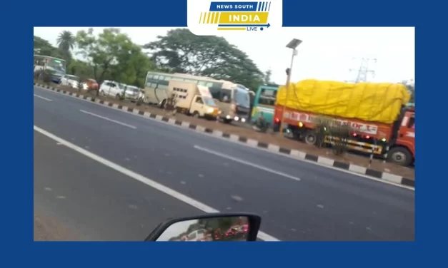 மதுராந்தகம் அருகே தேசிய நெடுஞ்சாலையில் மினி வேன் கவிழ்ந்ததில் பத்துக்கும் மேற்பட்டோர் காயம்