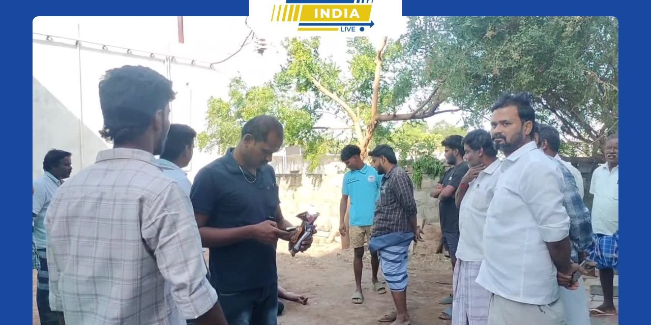 வேடசந்தூர் கடைவீதியில் திருட வந்த இடத்தில் மது போதையில் அசந்து தூங்கிய வடமாநில இளைஞரை போலீசாரிடம் ஒப்படைத்தனர்