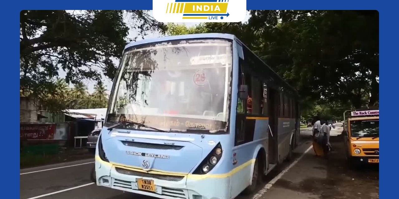 பொள்ளாச்சி- வால்பாறை சாலையில் சென்ற அரசு பேருந்து பின்புறம் கதவு காற்றில் பறந்ததால் பரபரப்பு. இருசக்கர வாகனத்தில் சென்ற மூன்று பெண்கள் அதிர்ஷ்டவசமாக உயிர் தப்பினர்.