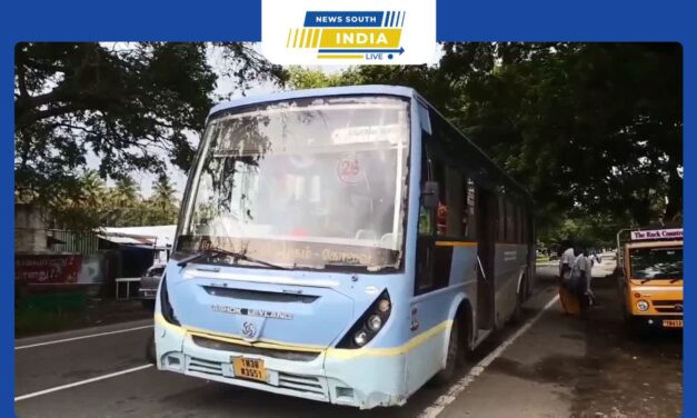 பொள்ளாச்சி- வால்பாறை சாலையில் சென்ற அரசு பேருந்து பின்புறம் கதவு காற்றில் பறந்ததால் பரபரப்பு. இருசக்கர வாகனத்தில் சென்ற மூன்று பெண்கள் அதிர்ஷ்டவசமாக உயிர் தப்பினர்.