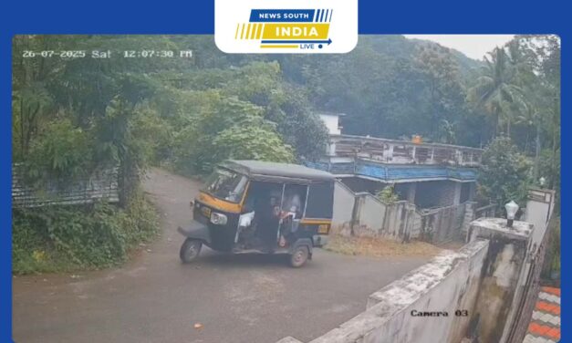 கொல்லம் கோட்டயம் பகுதிகளில் ஆட்டோ விபத்து சிசிடிவி காட்சிகள் வெளியாகி பரபரப்பு