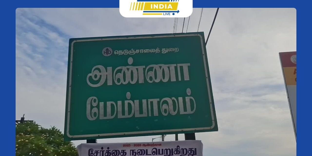 மேட்டூர் காவிரி ஆற்றில் ஆடி அமாவாசையை முன்னிட்டு பொதுமக்கள் தங்சளது முன்னோர்களுக்கு தர்ப்பணம் செய்தனர்.