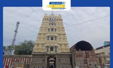 20 லட்சம் மதிப்பீட்டில் ஏரி காத்த கோதண்டராமர் கோவில் கொடி மரம் தங்கள் குடும்ப செலவில் அமைச்சர் கே என் நேருகொடி மரம் நிருவினார்