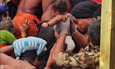 சபரிமலையில் புதிதாகப் பிறந்த குழந்தையுடன் தரிசனம் 👶🙏