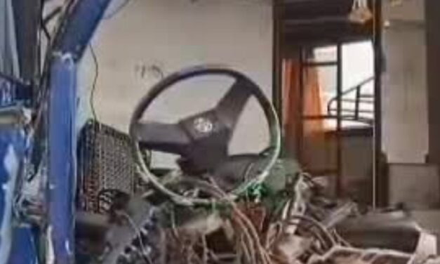 📰 பெங்களூரு – சபரிமலை சொகுசு பேருந்து விபத்து: 10-க்கும் மேற்பட்ட பக்தர்கள் காயம்