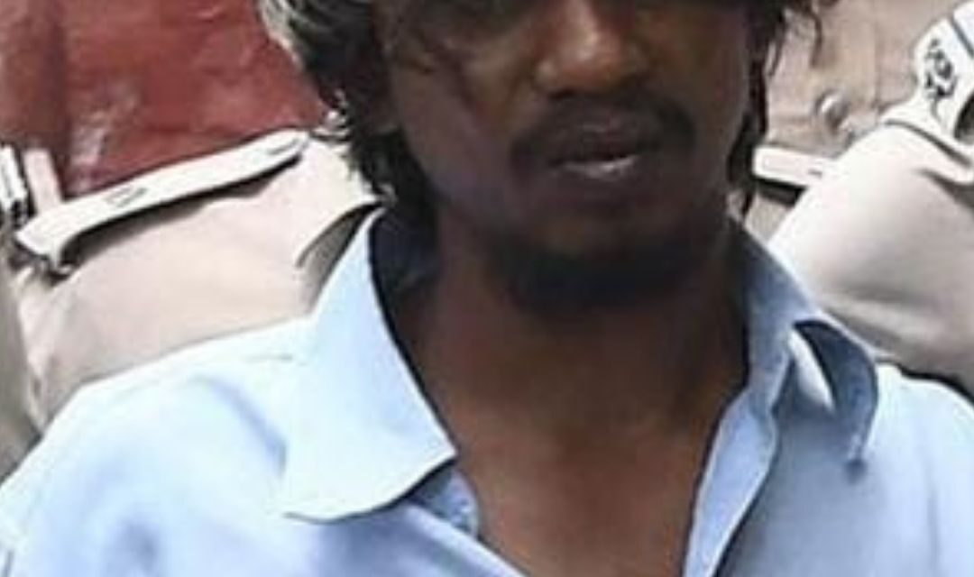 நீதிபதி மீது காலணியை வீச முயன்ற ரவுடி ‘கருக்கா வினோத்’ – நீதிமன்றத்தில் பரபரப்பு 👞⚖️