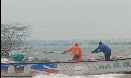 📰 ராமேஸ்வரம் அருகே சேரான் கோட்டை கடற்கரையில் கடல் கொந்தளிப்பு – வீடு, கிணறு சேதம்; தடுப்பு சுவர் & துறைமுகம் கோரி மீனவர்கள் கோரிக்கை 🌊🚨