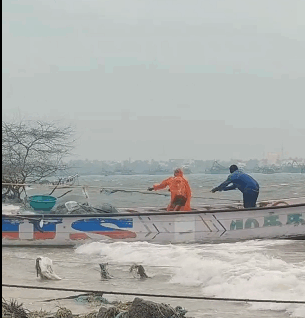 📰 ராமேஸ்வரம் அருகே சேரான் கோட்டை கடற்கரையில் கடல் கொந்தளிப்பு – வீடு, கிணறு சேதம்; தடுப்பு சுவர் & துறைமுகம் கோரி மீனவர்கள் கோரிக்கை 🌊🚨