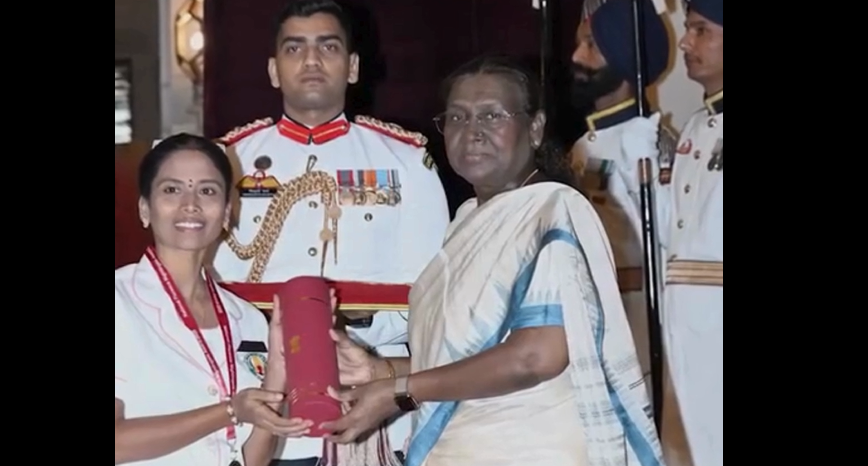 🏅 “எல்லா நோயாளியும் எனக்கு சொந்தம்” –பிரசிடெண்ட் விருது பெற்ற செவிலியர் அலமேலுவால் ஸ்ரீவில்லிபுத்தூர் அரசு மருத்துவமனைக்கு பெருமை! 👏❤️