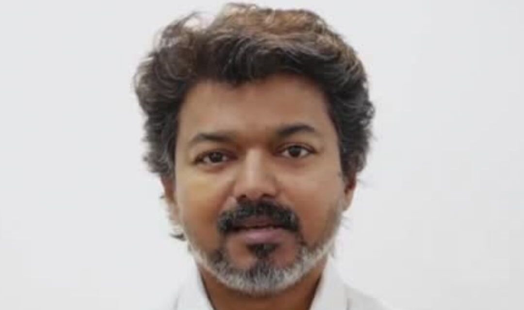 🤝 செங்கோட்டையன் விஜய் முன்னிலையில் தமிழக வெற்றி கழகத்தில் இணைந்தார்