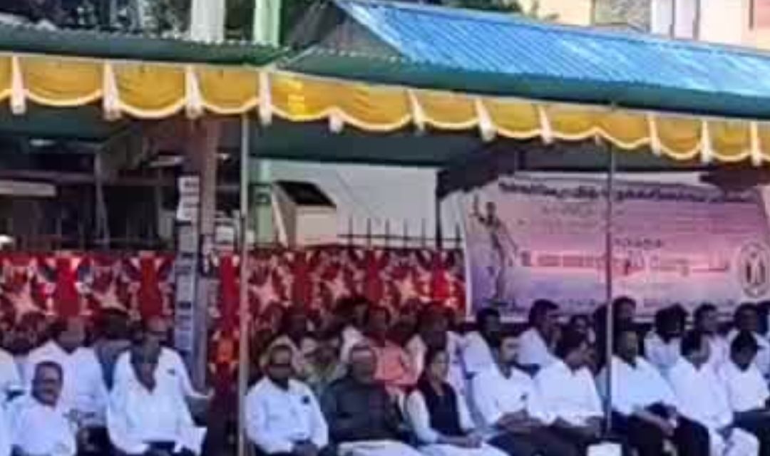 நாகர்கோவில் வழக்கறிஞர்கள் இன்று நீதிமன்ற புறக்கணிப்பு மற்றும் உண்ணாவிரத போராட்டத்தில் ஈடுபட்டனர்.